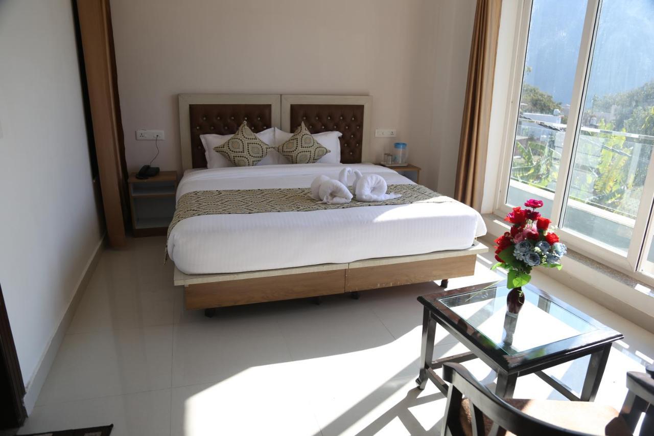 Hotel Yog Tapovan- Rafting Available Rishikesh Bagian luar foto