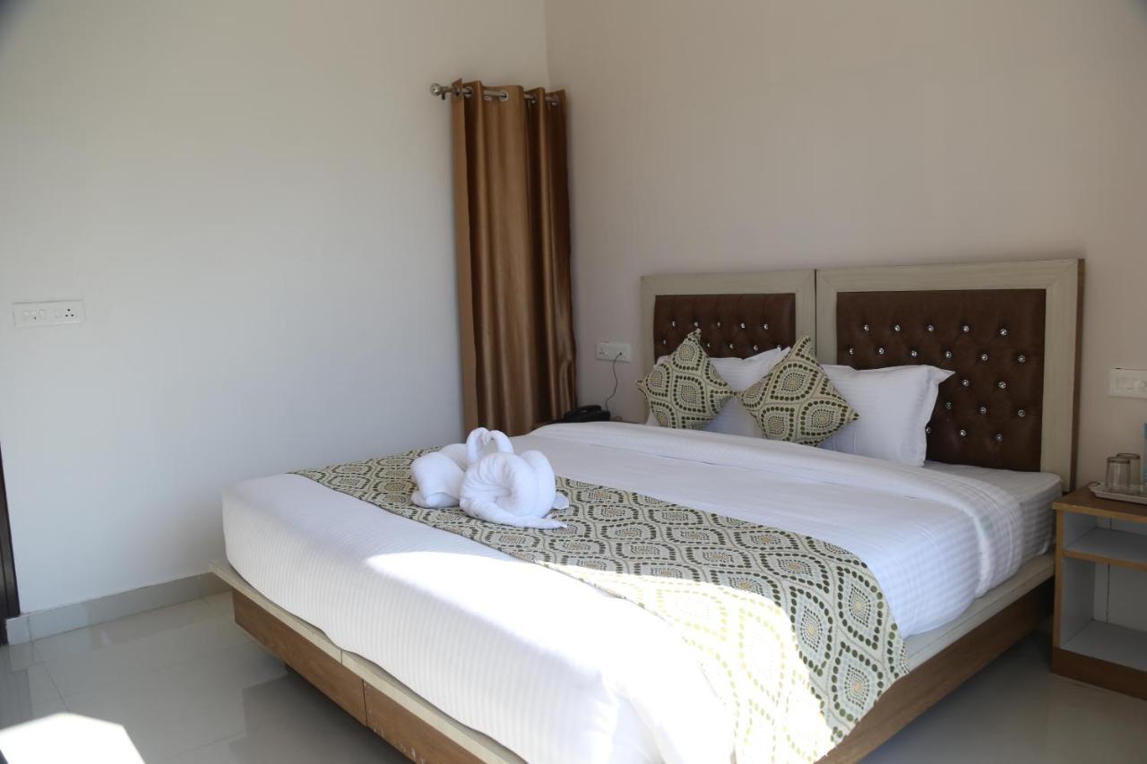 Hotel Yog Tapovan- Rafting Available Rishikesh Bagian luar foto